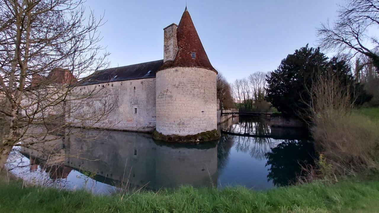 Chateau De Mauvilly 外观 照片